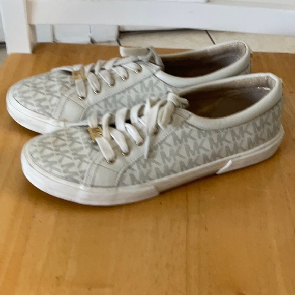 Michael Kors Sneakers - Picture 3 of 8